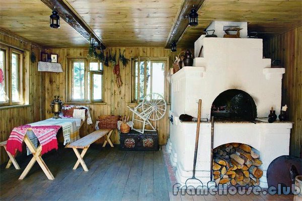 классическая печь в деревянном доме