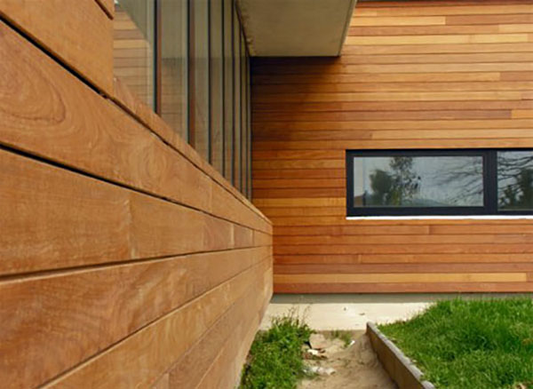 отделка фасада частного дома деревянным сайдингом