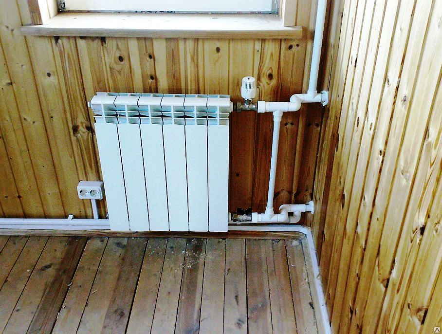 Пример монтажа радиатора отопления в каркасном доме 